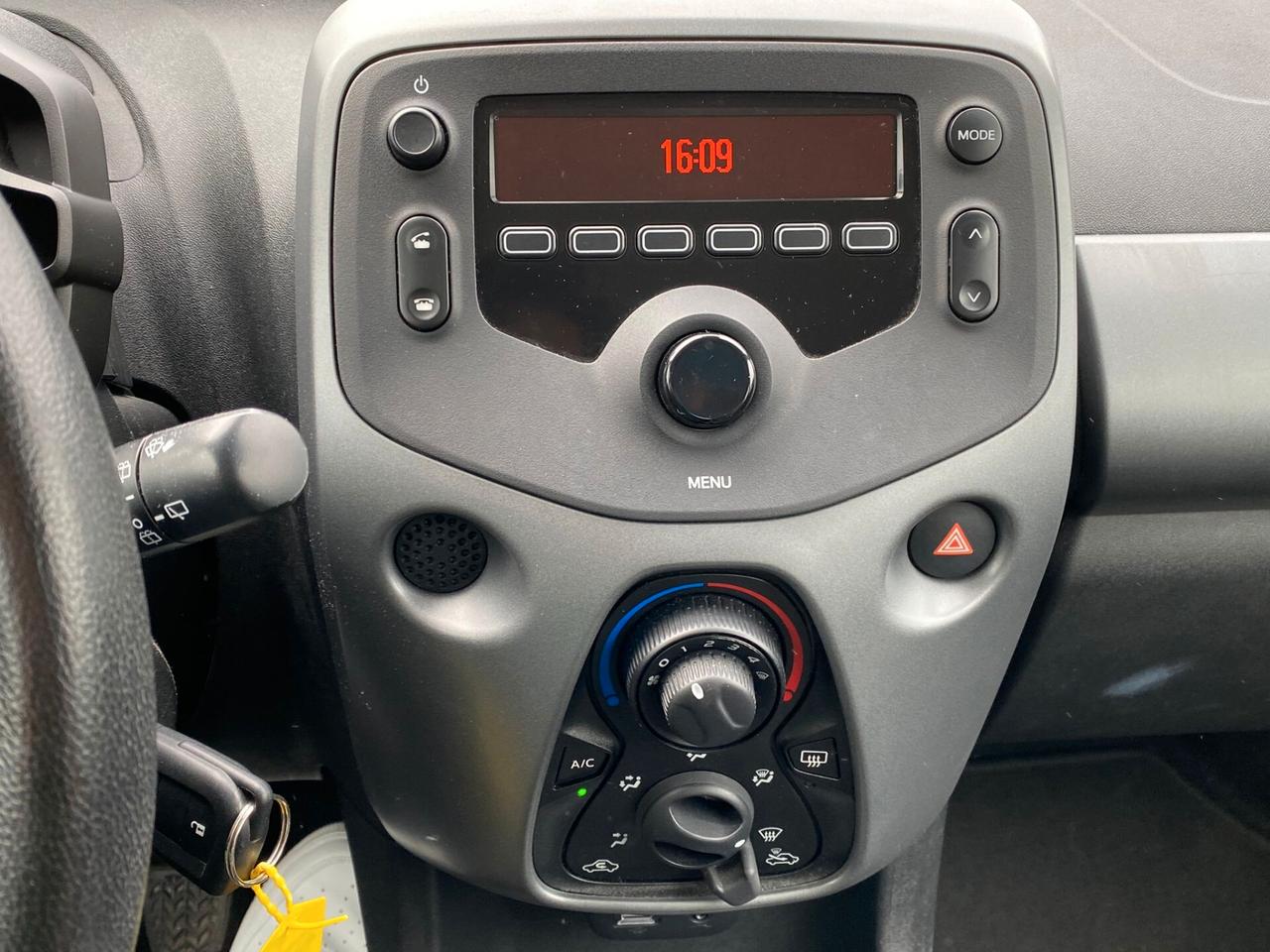 Toyota Aygo Connect 1.0 VVT-i 72 CV 5 porte x-wave