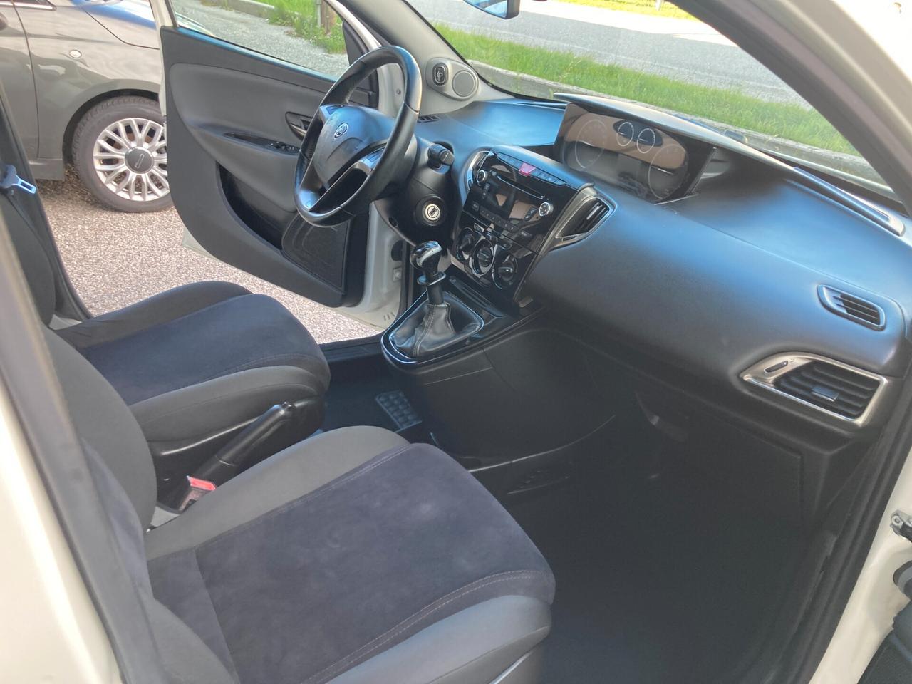Lancia Ypsilon 1.2 69 CV 5 porte S&S Silver