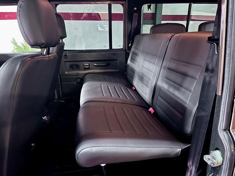 Land Rover Defender Defender 110 2.5 Tdi ASI 9 posti Station Wagon