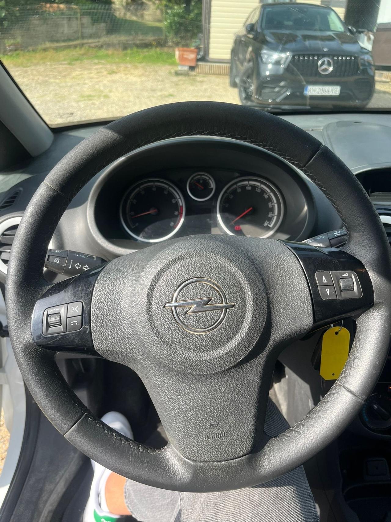 Opel Corsa 1.4 Benzina - Neopatentati