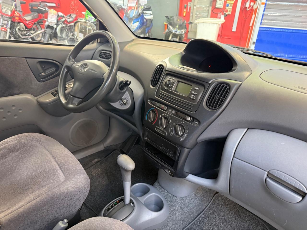 Toyota Yaris verso 1.0i cabio automatico