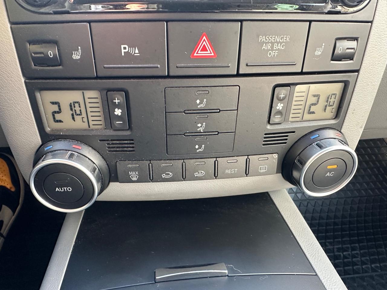 Volkswagen Touareg 3.0/240CV V6 TDI DPF tip. Exclusive