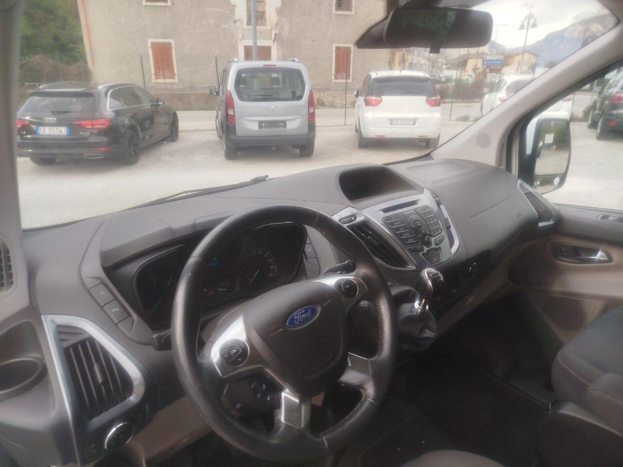 Ford Tourneo Custom 300 2.2 TDCi 155CV PC Titanium