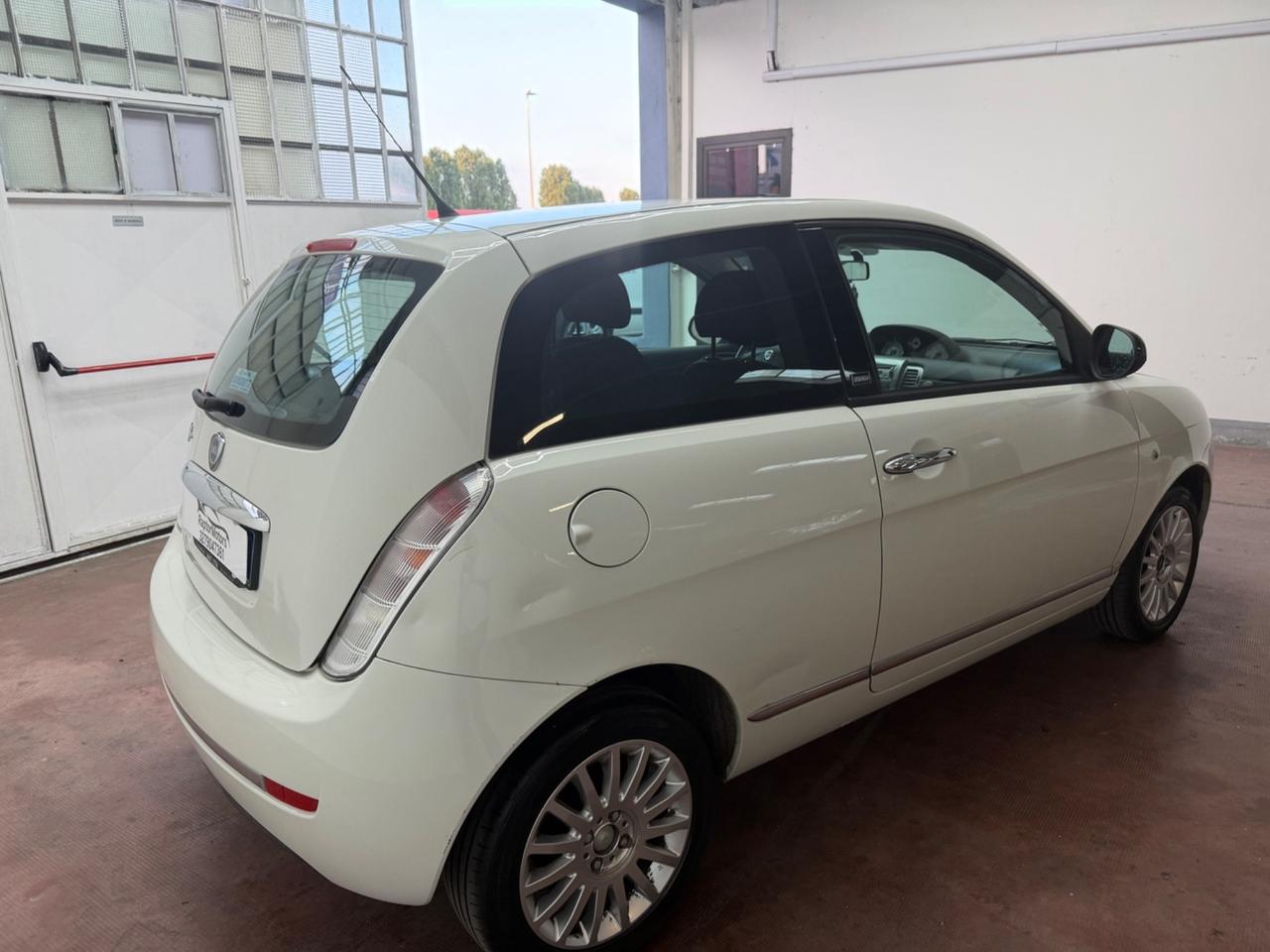 Lancia Ypsilon 1.2 69 CV Unyca