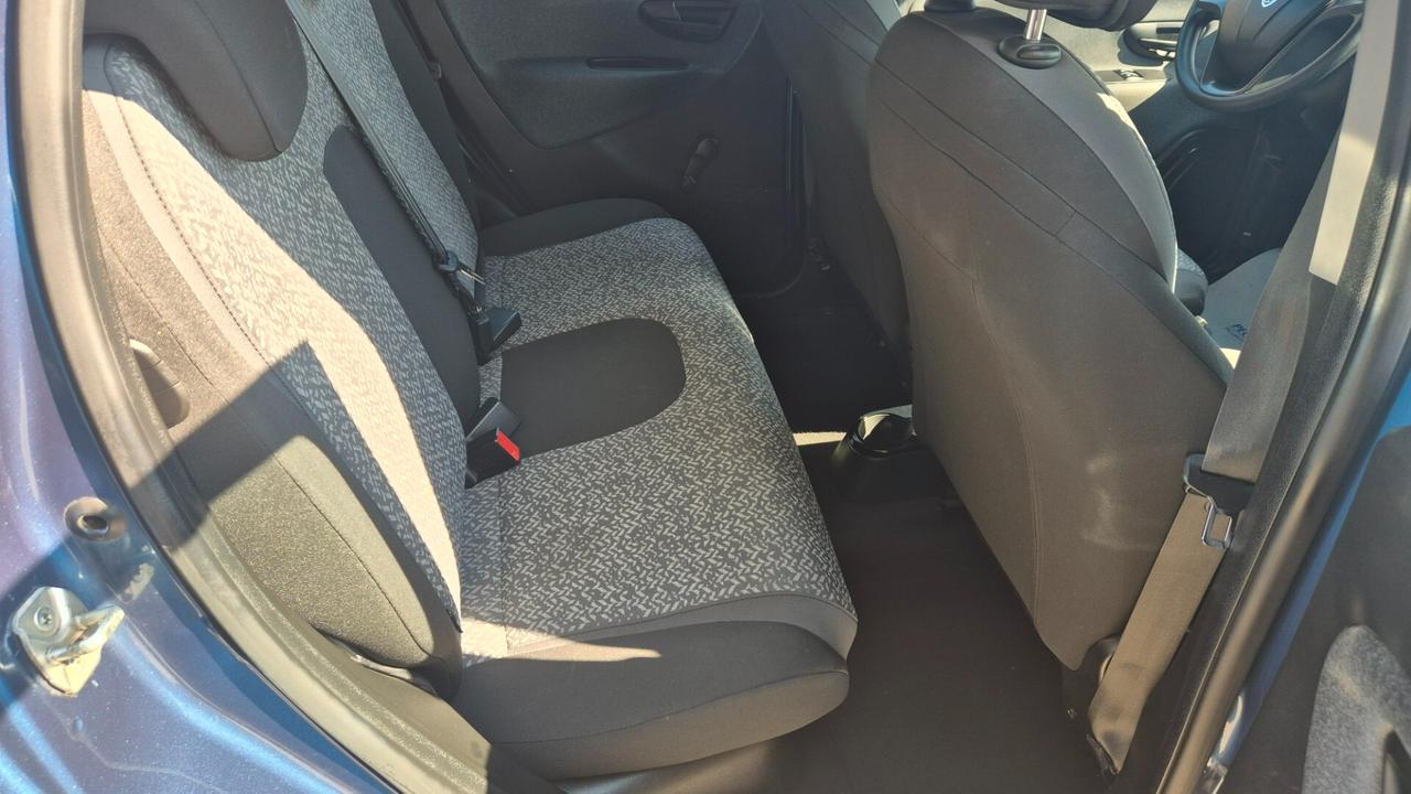 Lancia Ypsilon 1.0 FireFly 5 porte S&S Hybrid Silver