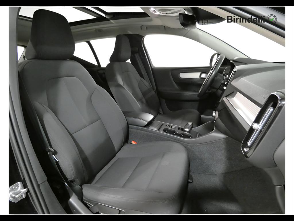 VOLVO XC40 (2017-->) - XC40 T3 Geartronic Momentum