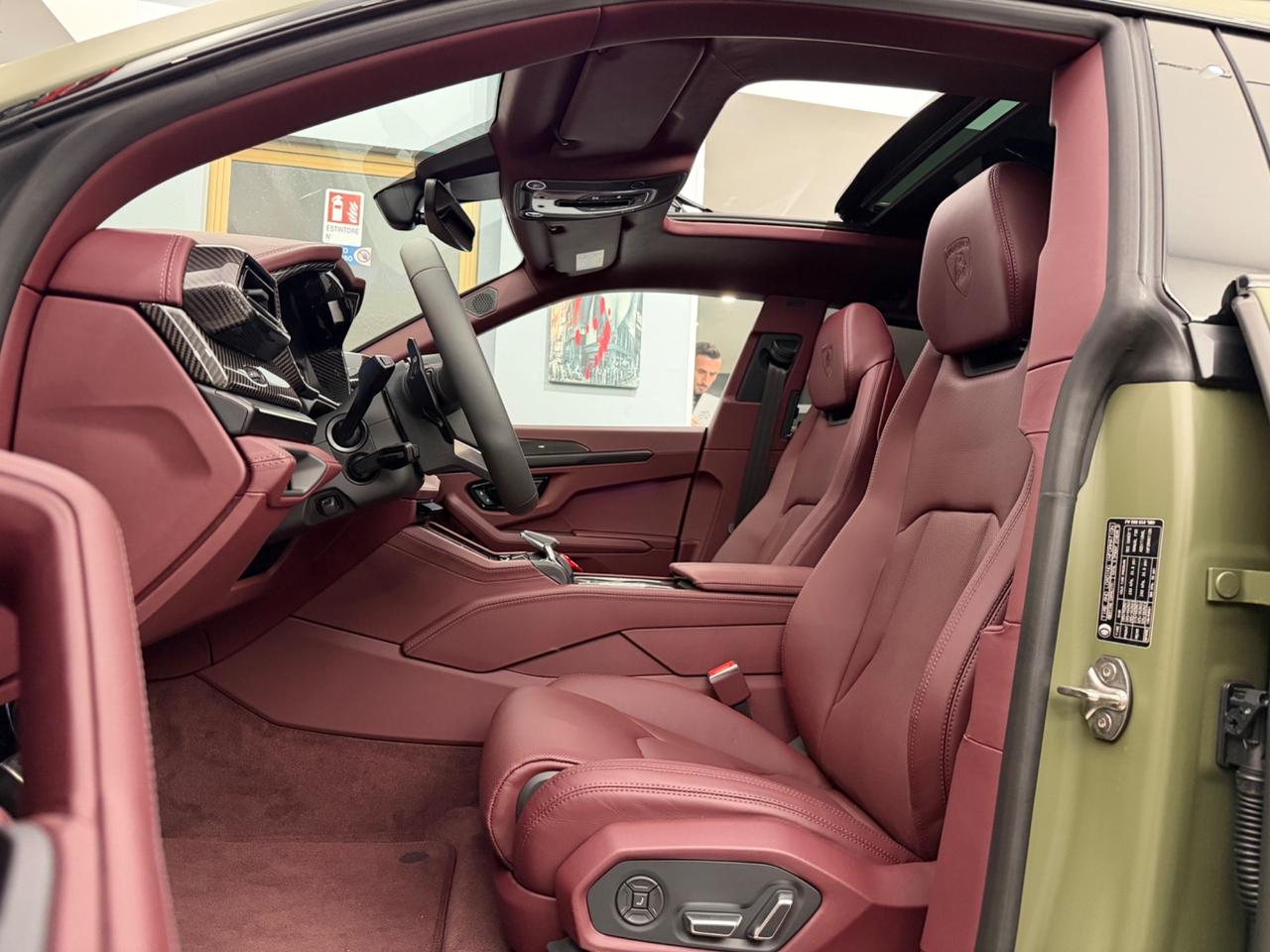 Urus 4.0 SE ive esposti a pronta consegna 820cv