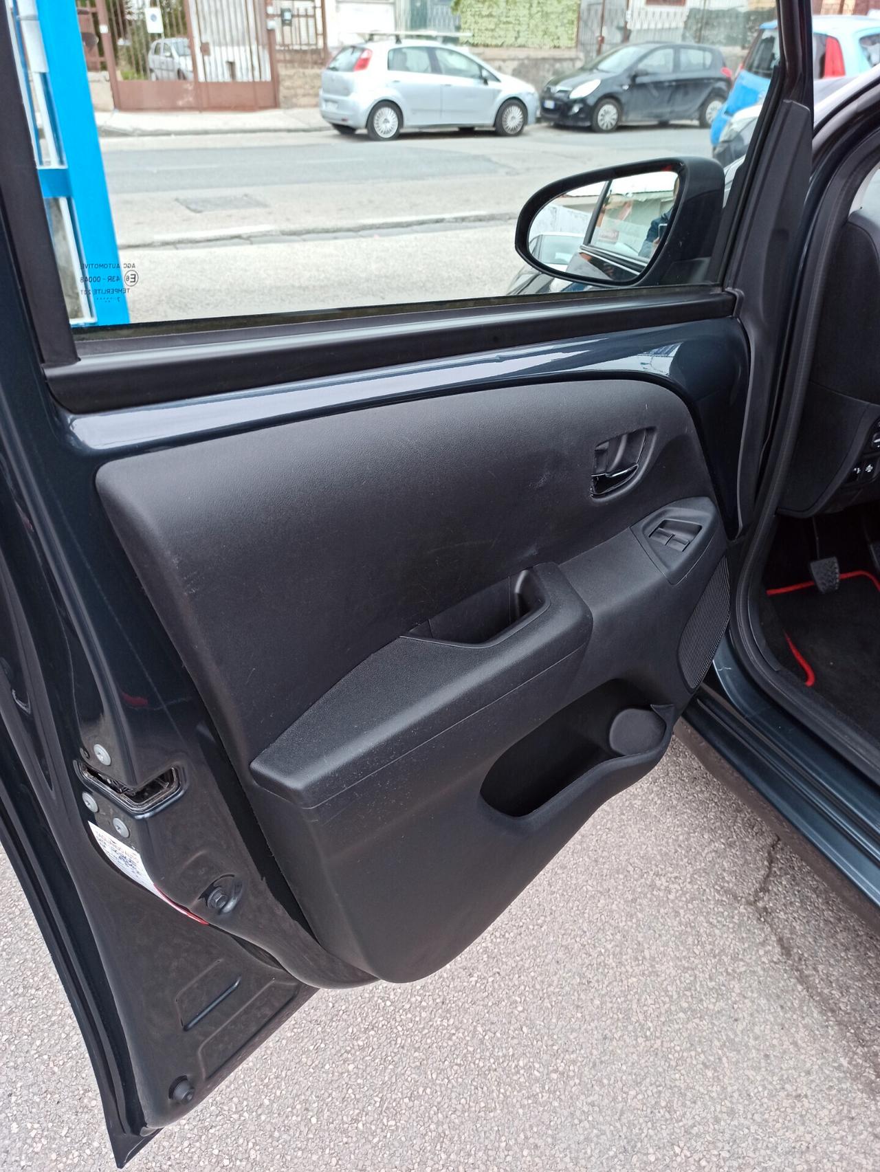 Toyota Aygo 1.0 VVT-i 69 CV 5 porte x-Black TSS MMT