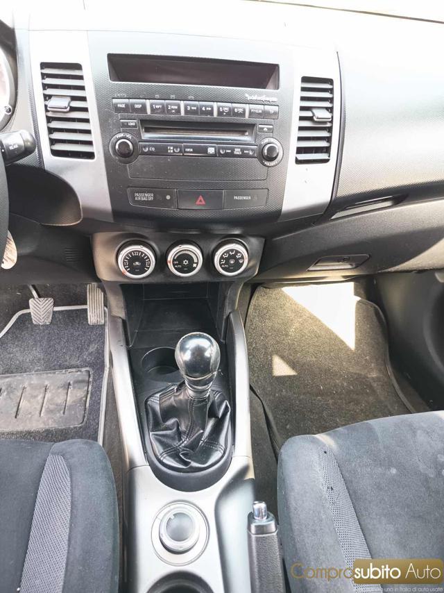 MITSUBISHI Outlander 2.0 DI-D Instyle 7 p.ti DPF
