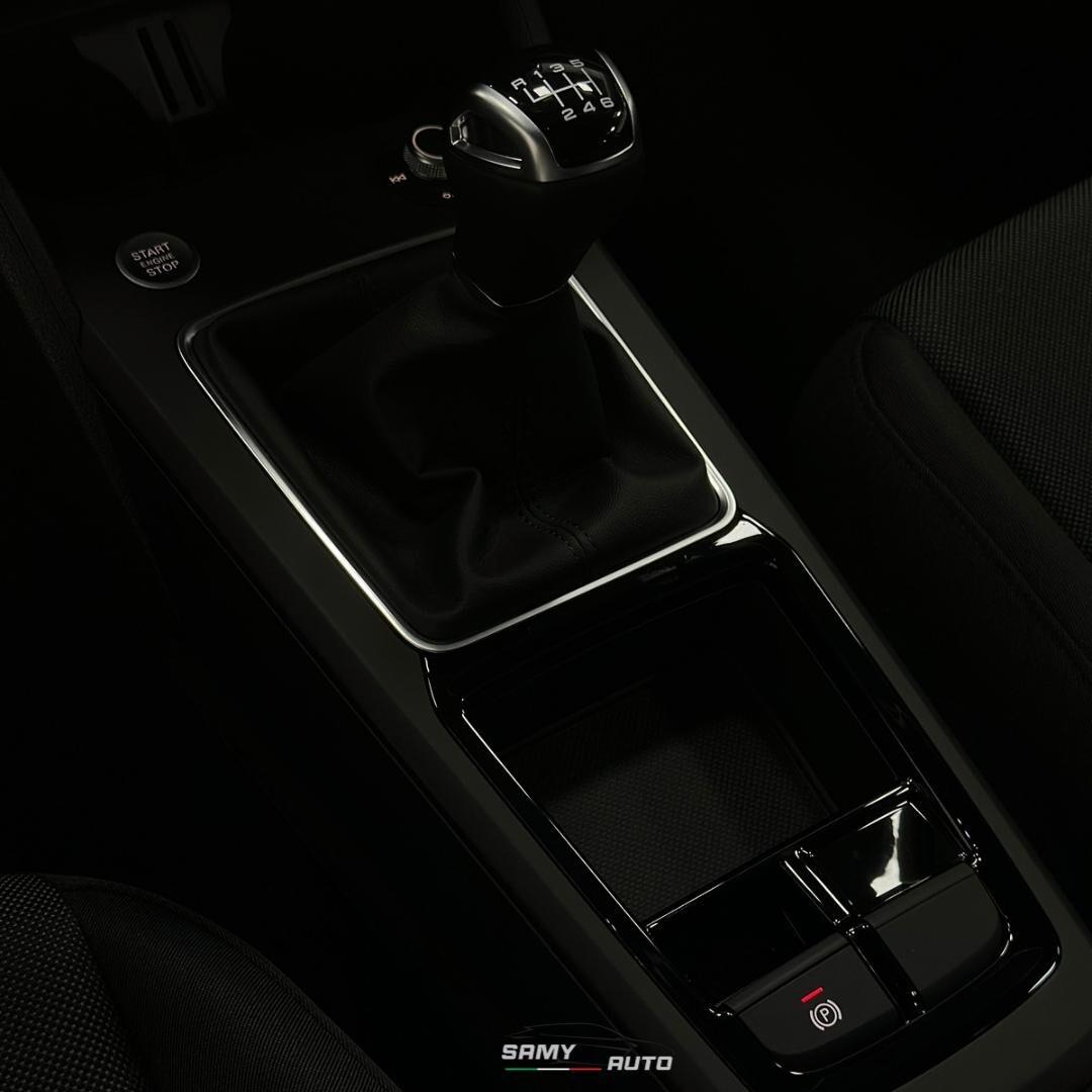 Audi Q2 30 TDI Identity Black