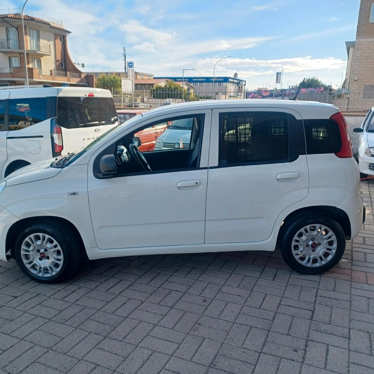 35188KM FIAT PANDA VAN 1.0 HYBRID IVA ESPOSTA