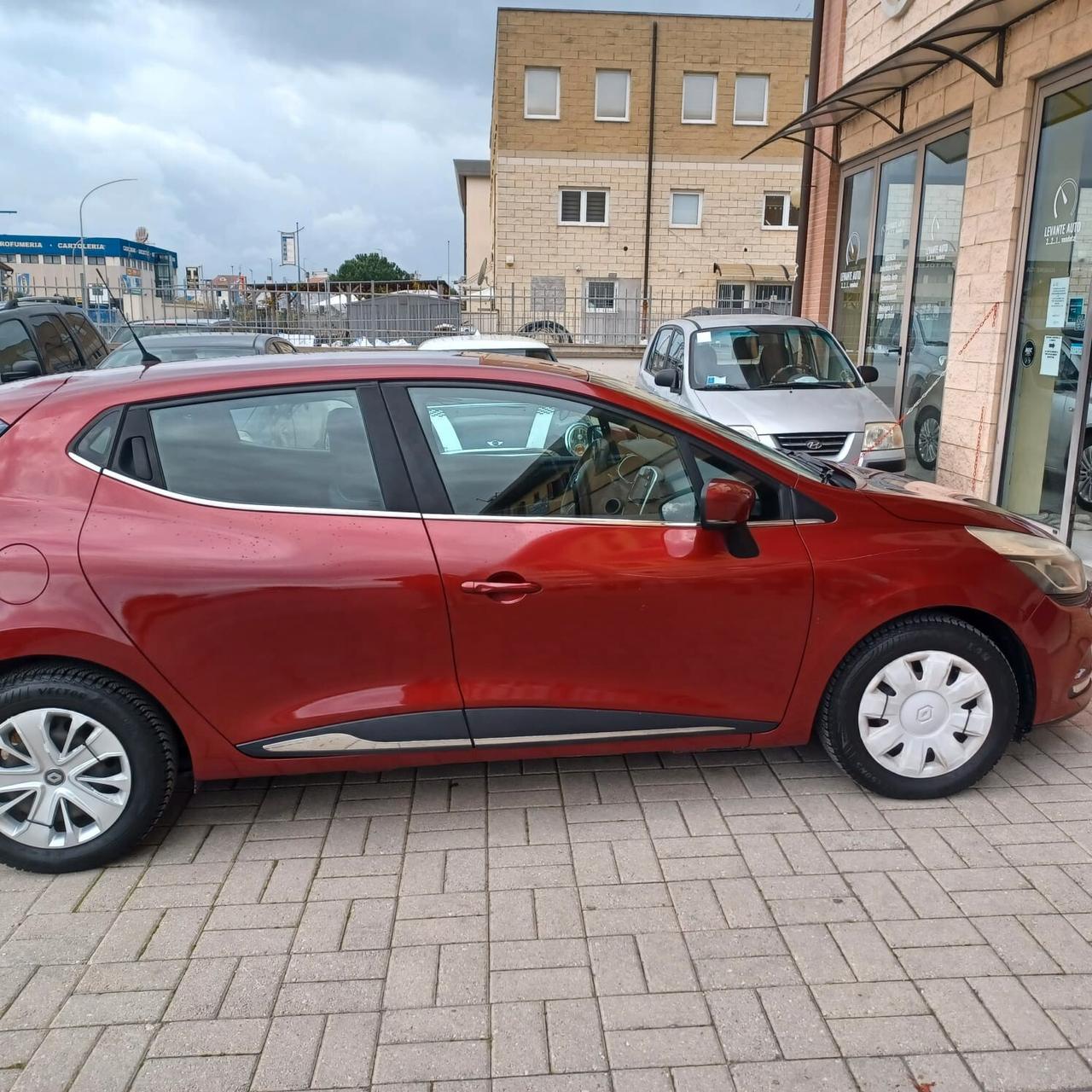 121.828 KM CLIO 1.5 DCI NEOPATENTATI UNIPROPRIETARIO