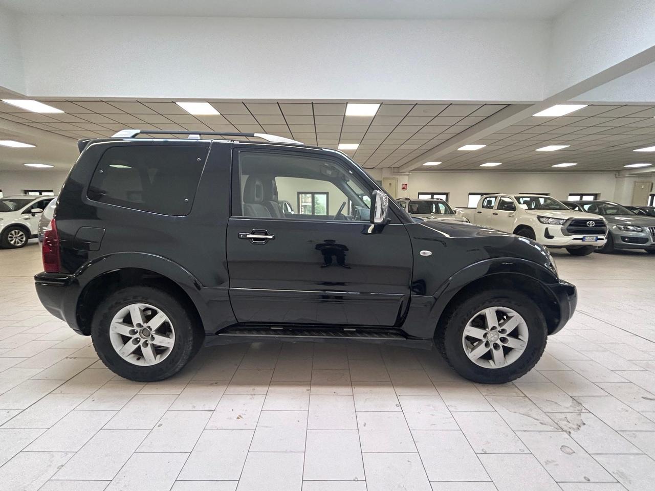 Mitsubishi Pajero 3p 3.2 tdi 16v di-d Invite