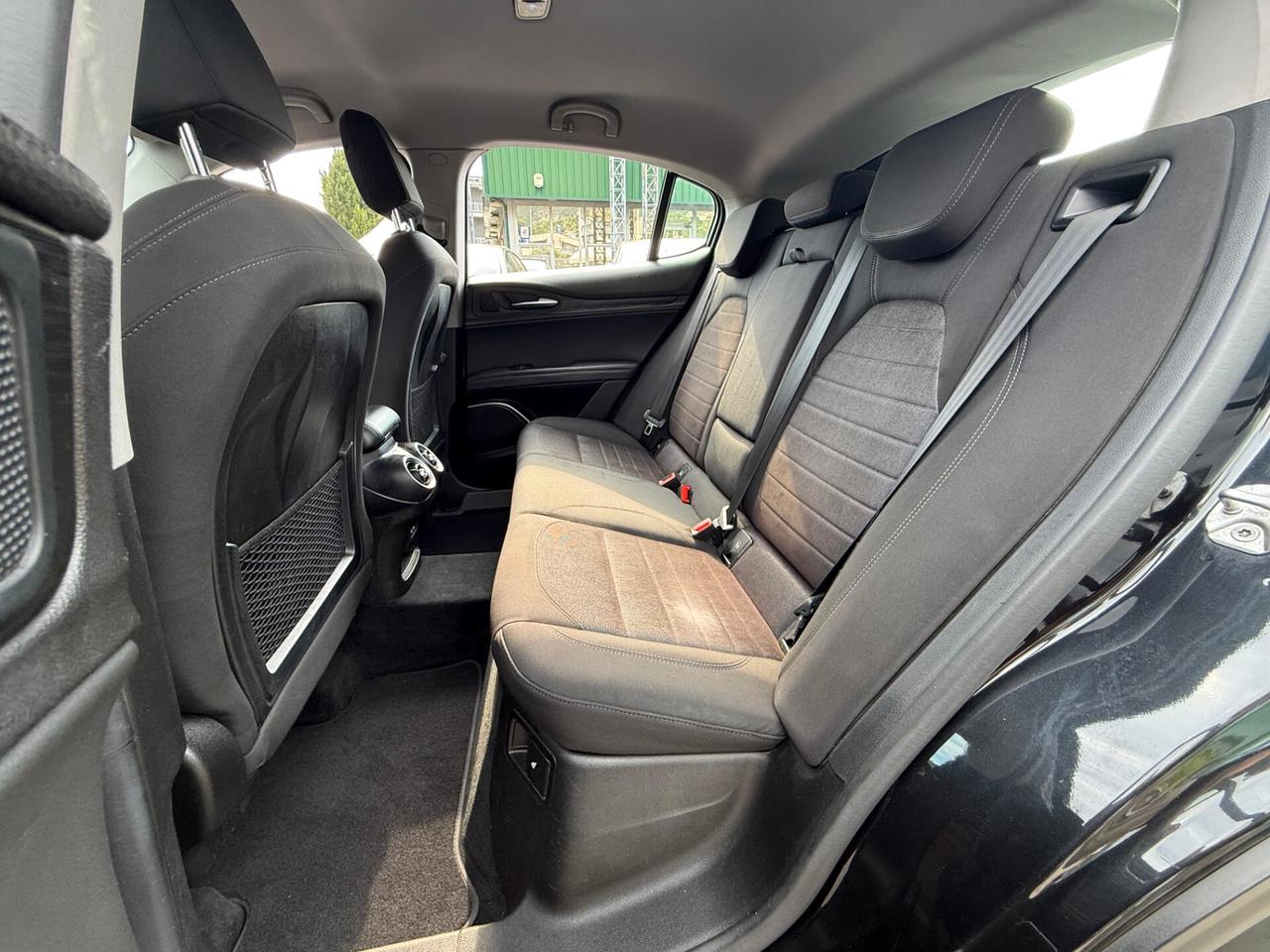 Alfa Romeo Stelvio 2.2 Turbodiesel 180 CV AT8 Q4 Business