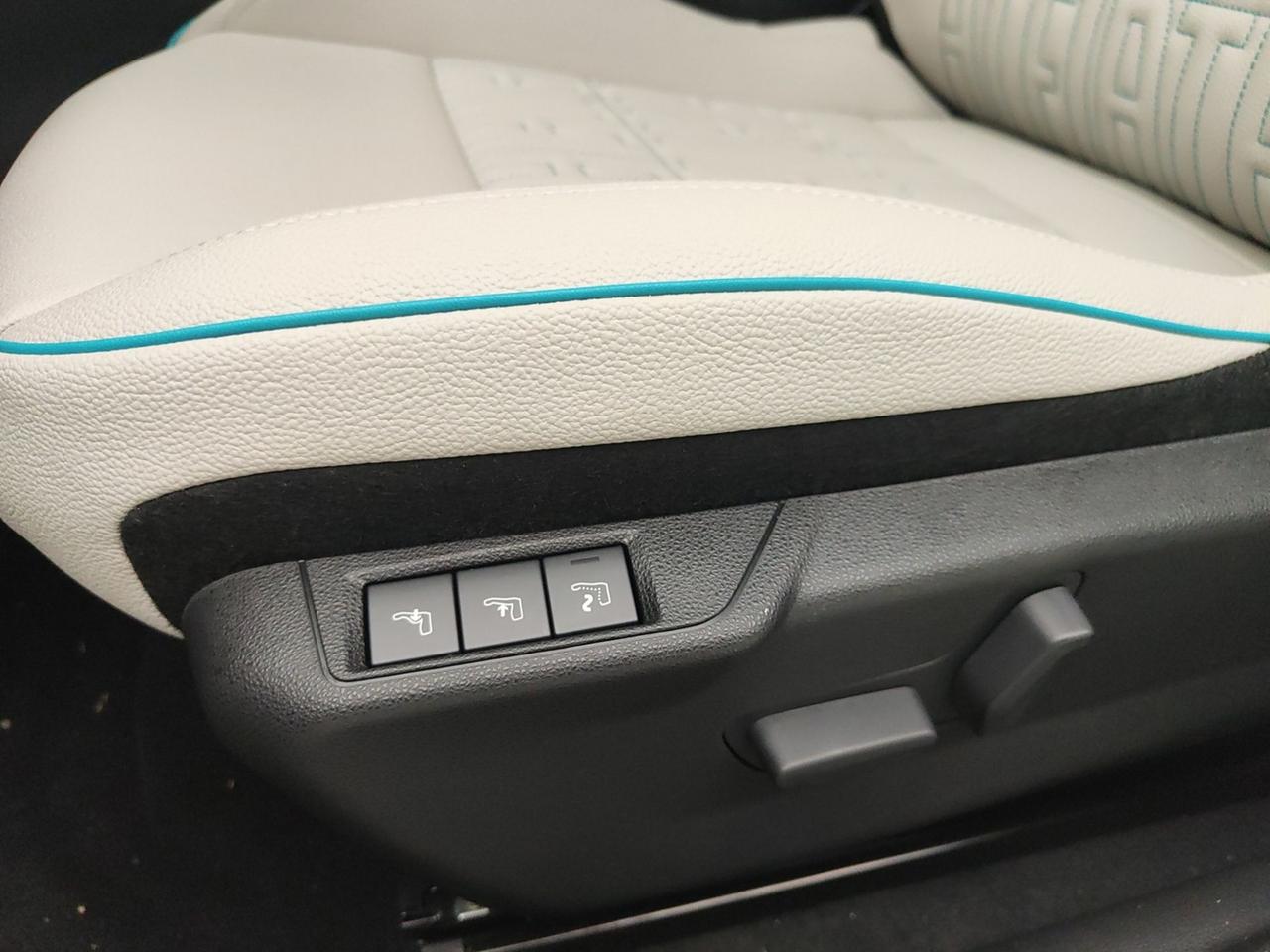 FIAT 600 IV 2023 1.2 MHEV 110CV DCT LA PRIMA