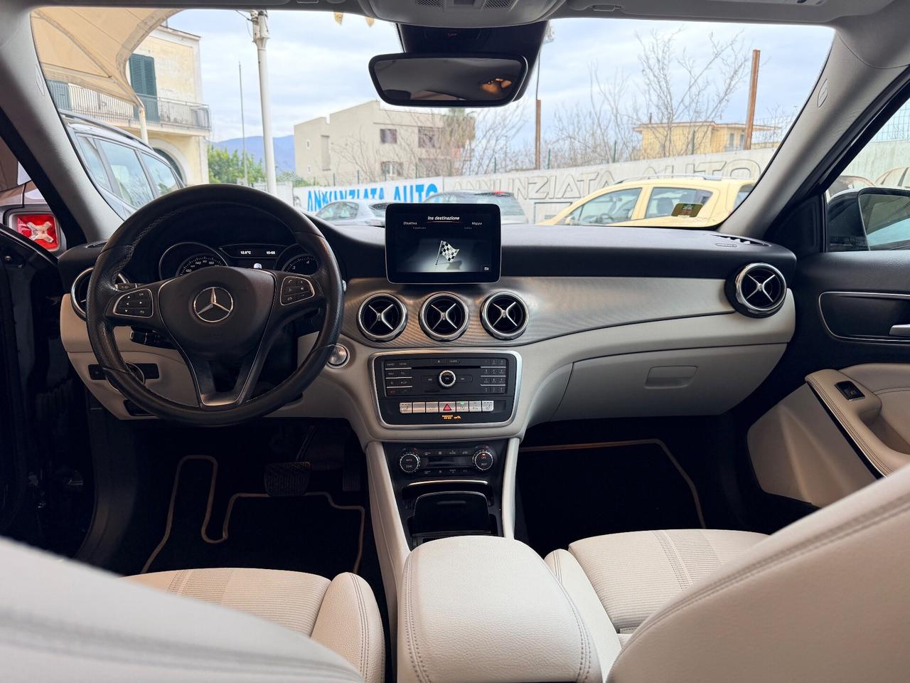 Mercedes-benz GLA 200d PREMIUM