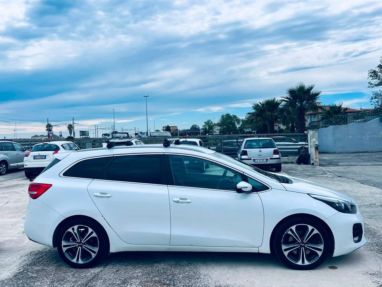Kia Ceed cee'd 1.6 CRDi 110 CV 5 porte GT - LINE