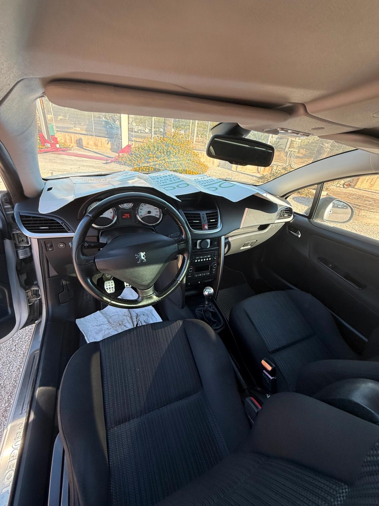 Peugeot 207 1.6 VTI 120 CV CC FELINE