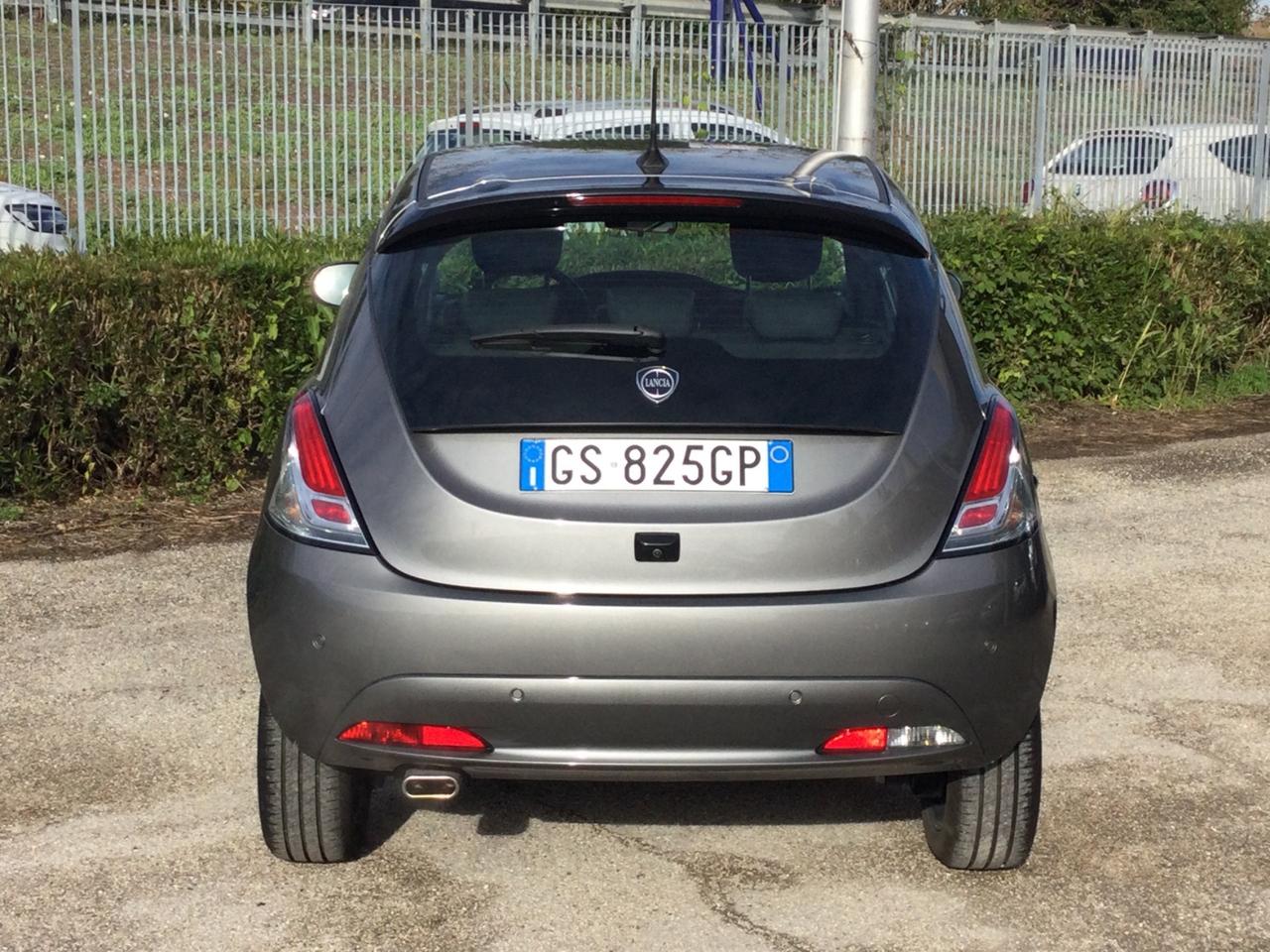 Lancia Ypsilon 1.0 FireFly 5 porte S&S Hybrid Platino