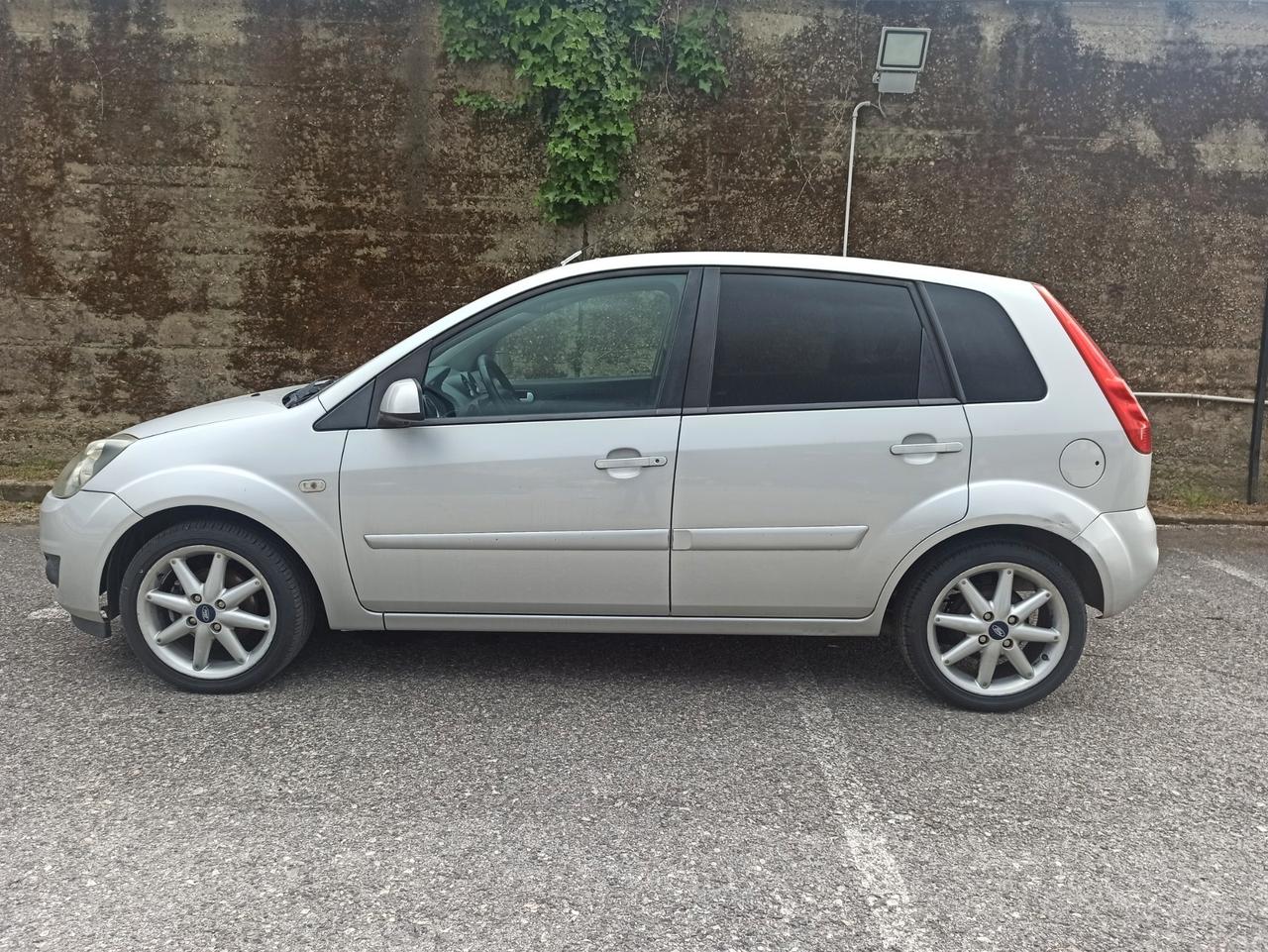 Ford Fiesta 1.2 Benzina 2008 Neopatentato