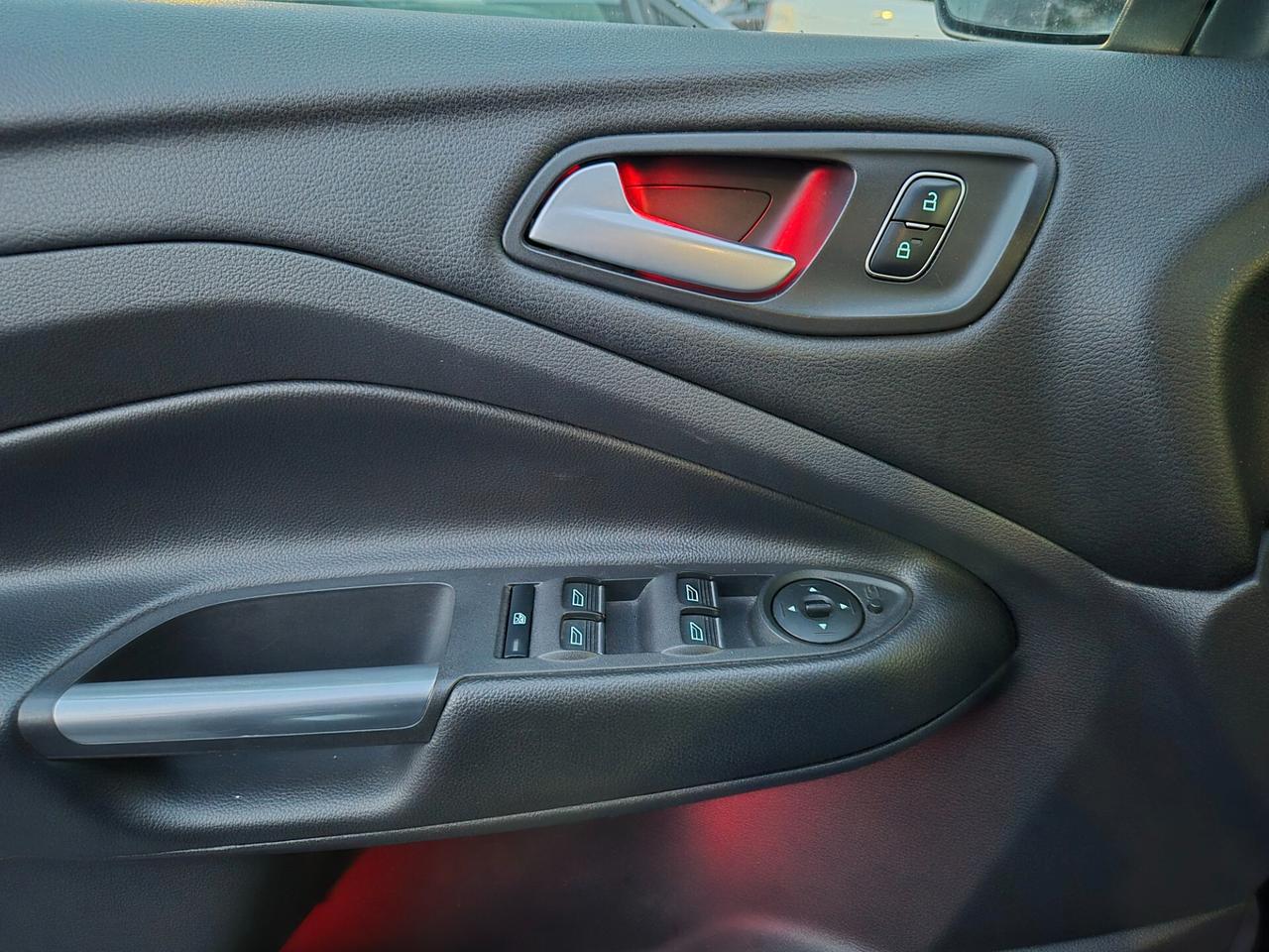Ford Kuga 1.5 TDCI 120 CV S&S 2WD Powershift Business