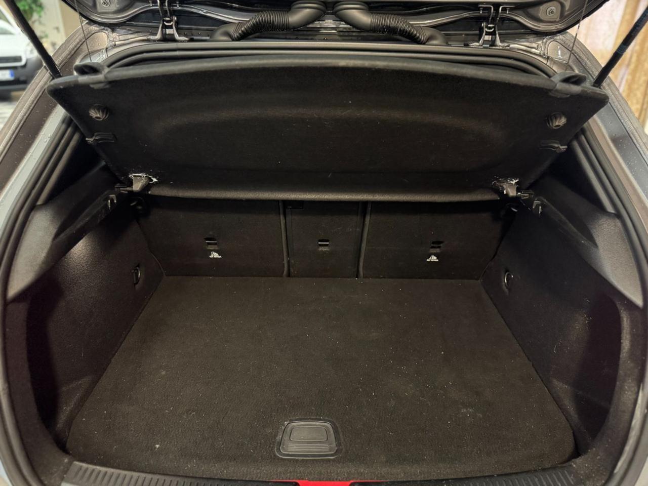 MERCEDES-BENZ A 250 Automatic Premium UniPro Mbux Ambient Light