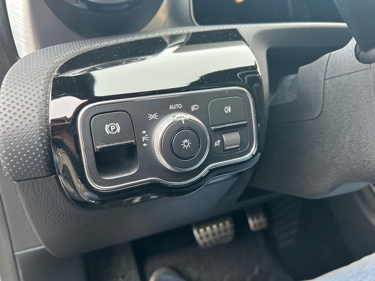 Mercedes-Benz CLA 200 Premium CLA 200 #8756