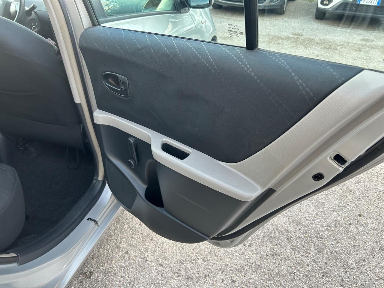 Toyota Yaris 1.3 5 porte cambio automatico 120000km