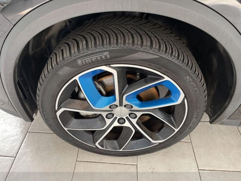 Lynk & Co 01 01 PHEV