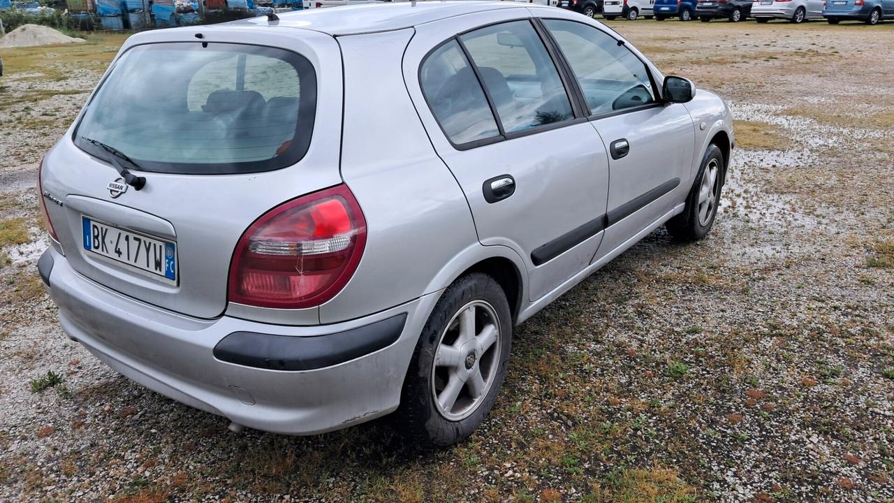Nissan Almera Tino Almera 1.5 16V 5 porte Comfort Gpl x Commercianti