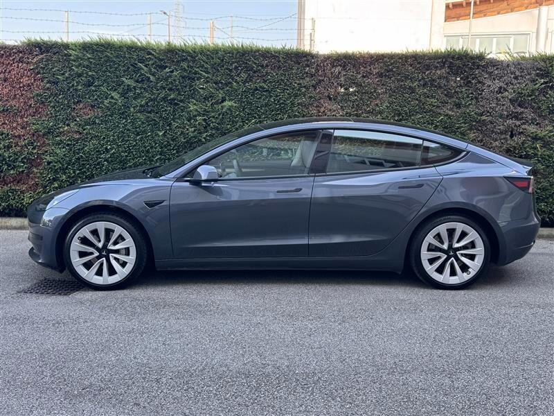 Tesla Model 3 RWD