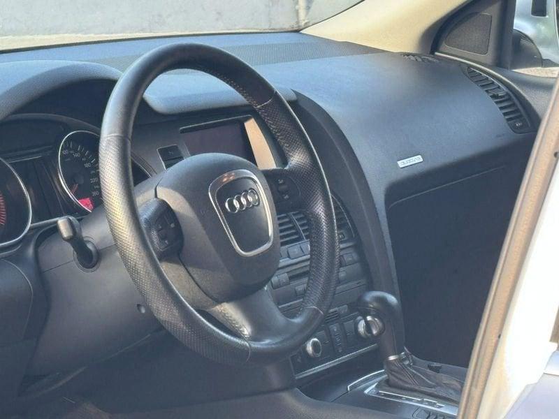 Audi Q7 Q7 3.0 V6 TDI 233CV quattro tiptronic ** 7 POSTI ** ** OFFERTA RISERVATA SOLO PER OPERATORI DEL SET