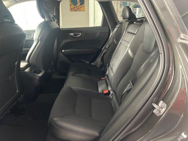 VOLVO XC60 B4 (d) AWD Geartronic Momentum Pro