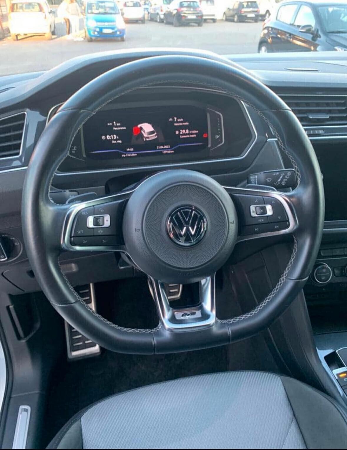 Volkswagen Tiguan 2.0 TDI SCR DSG 4MOTION Executive R-Line BMT