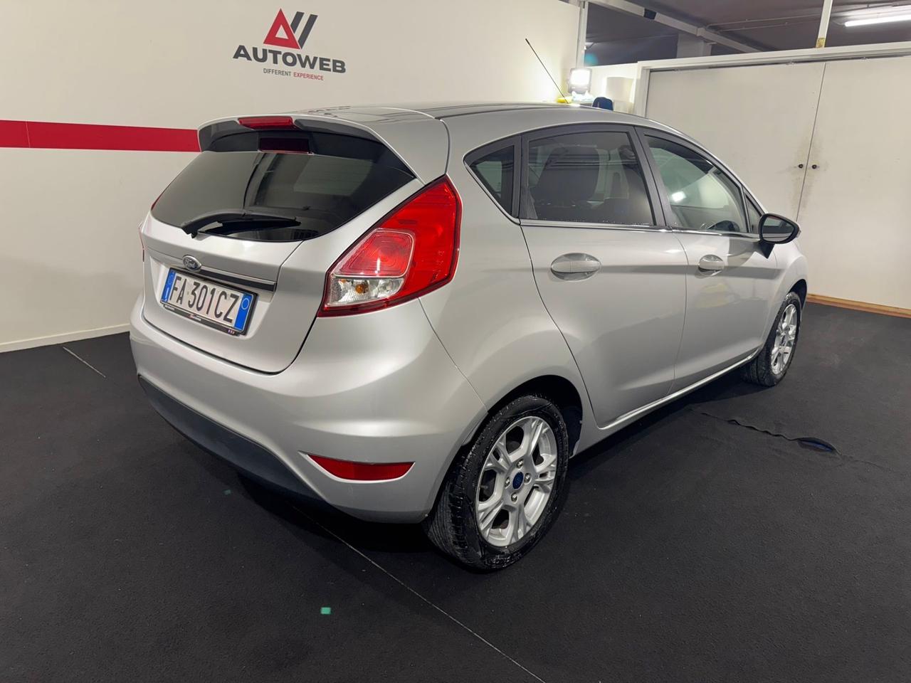 Ford Fiesta 5 porte Black & White Edition