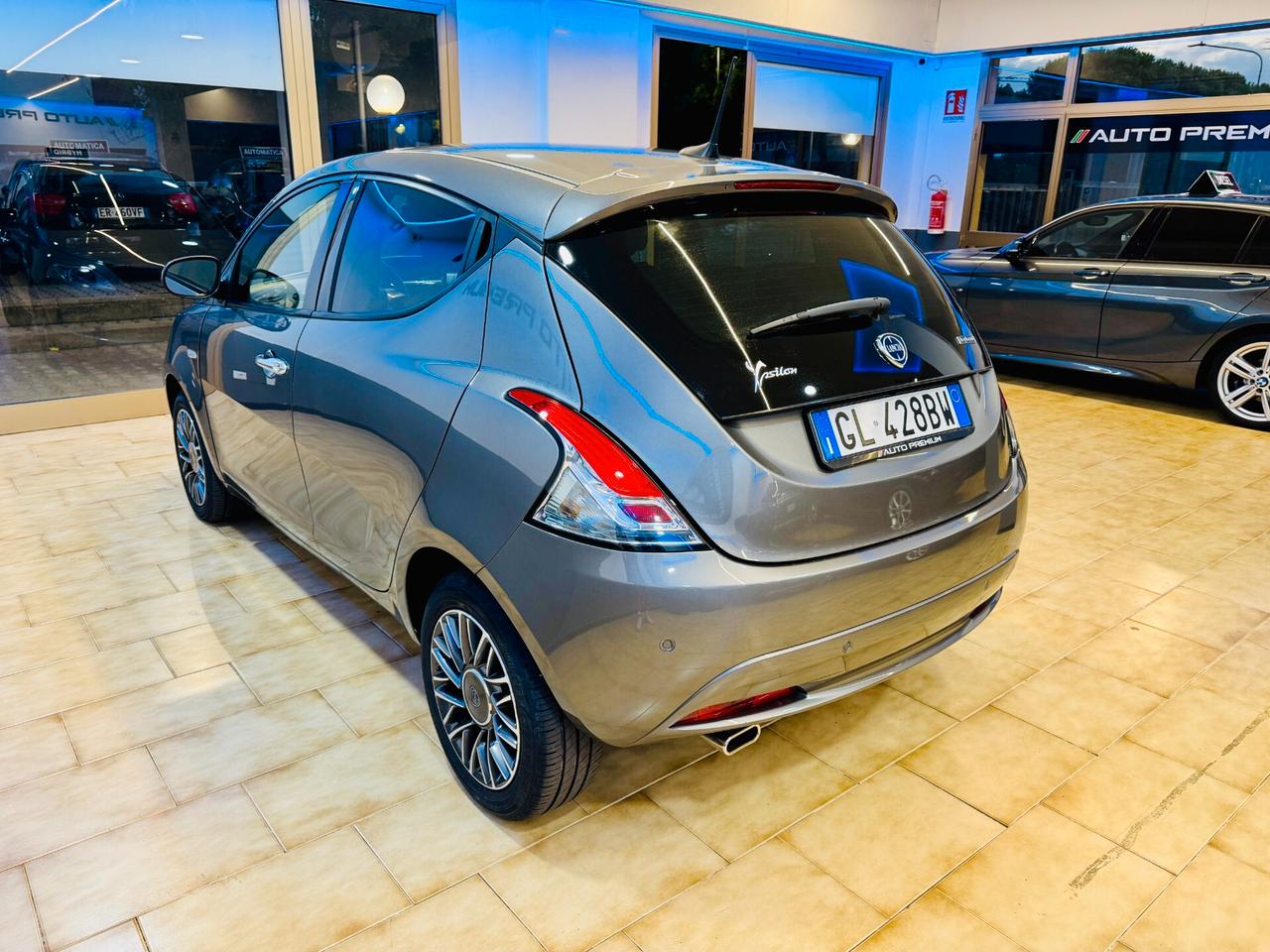 Lancia Ypsilon 1.0 S&S Hybrid 5p. CarPlay / Navi