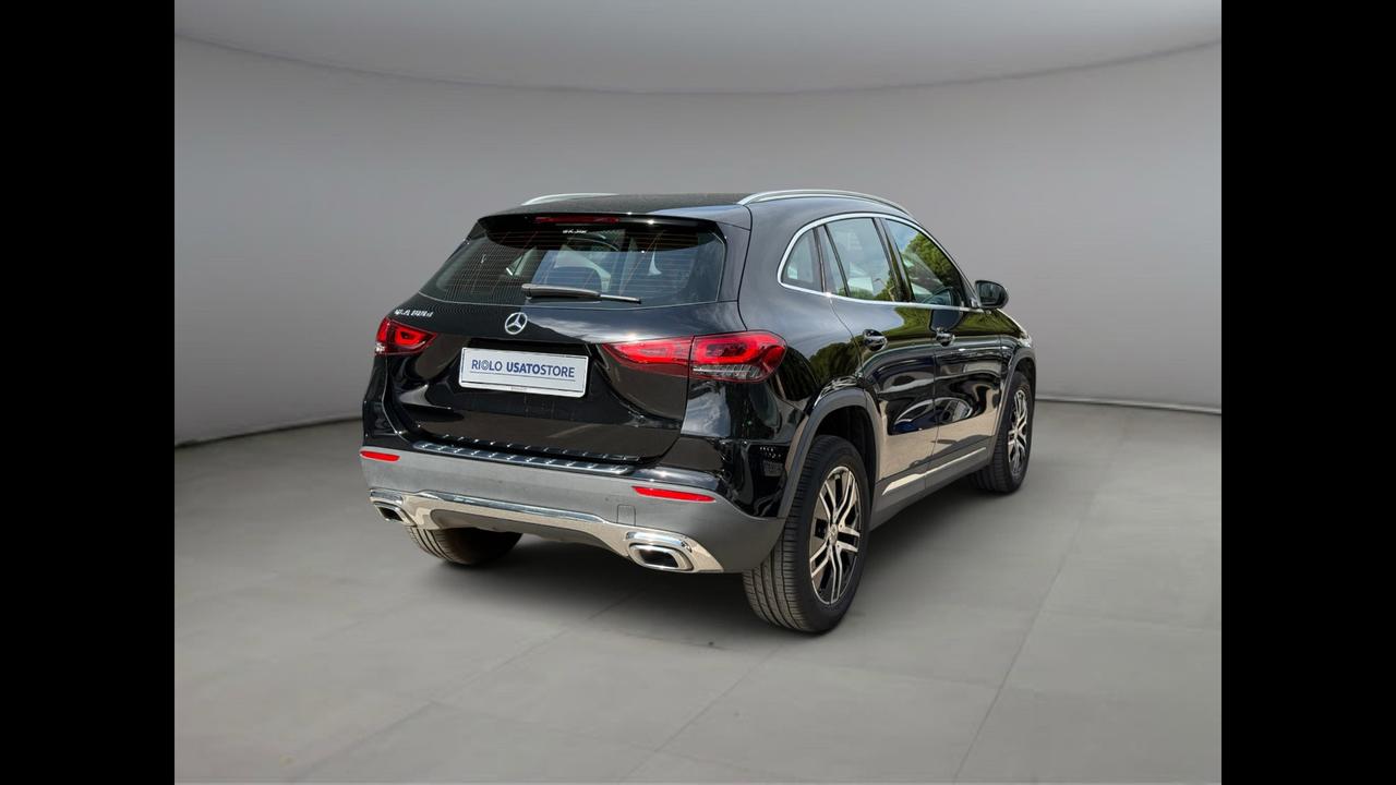 Mercedes-Benz GLA - H247 - GLA 180 d Premium auto