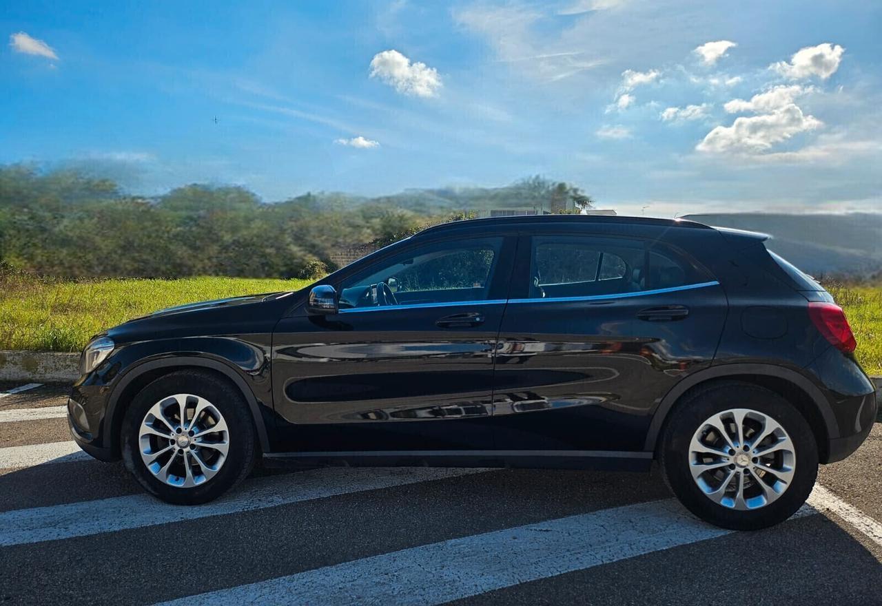 Mercedes-benz GLA 180 Executive 1.6 BENZ NAVI XENON SENSORI SEDILI RISCAL