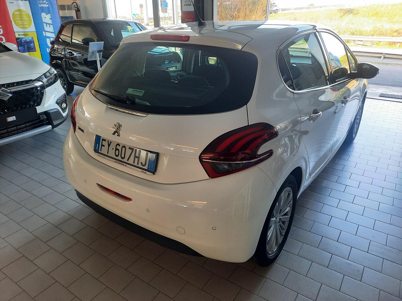 Peugeot 208 PureTech 82 5 porte Allure