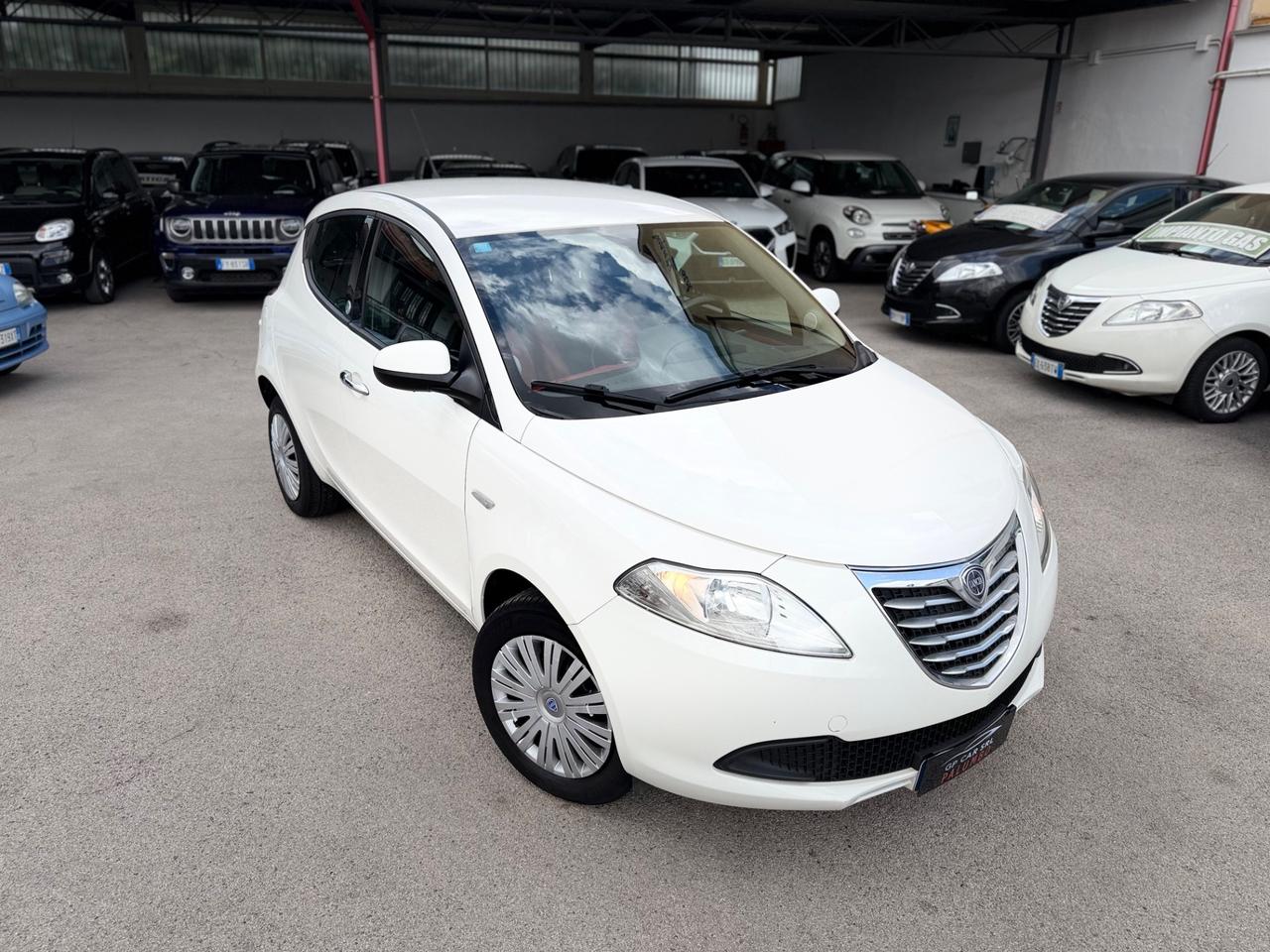 Lancia Ypsilon 0.9 TwinAir 85 CV 5 porte Metano Ecochic Silver