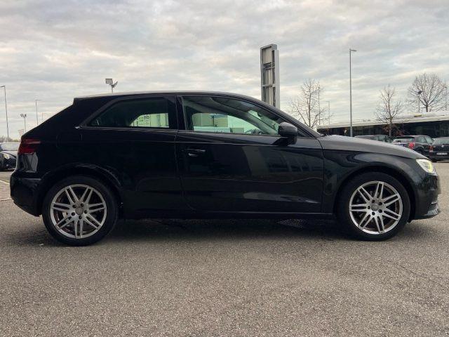 AUDI A3 1.6 TDI 3P. Attraction