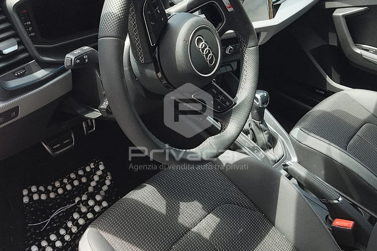 AUDI A1 SPB 40 TFSI S tronic Identity Black