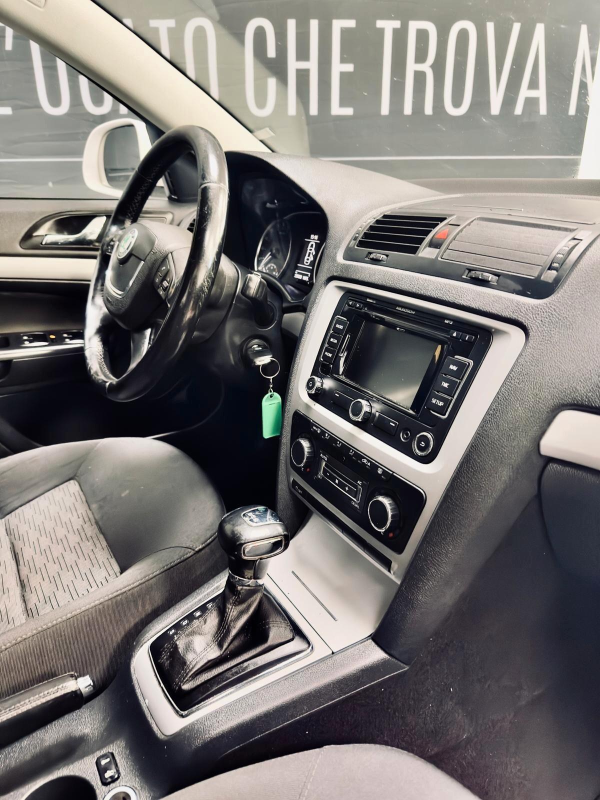 Skoda Octavia 1.6 TDI CR F.AP. DSG Wagon Ambition