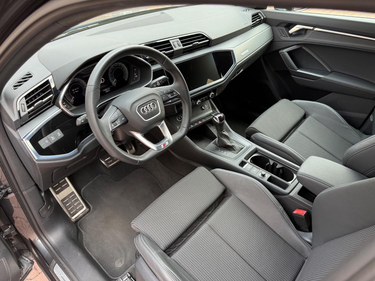 Audi Q3 Sportback 45 TFSI e S tronic Identity Black