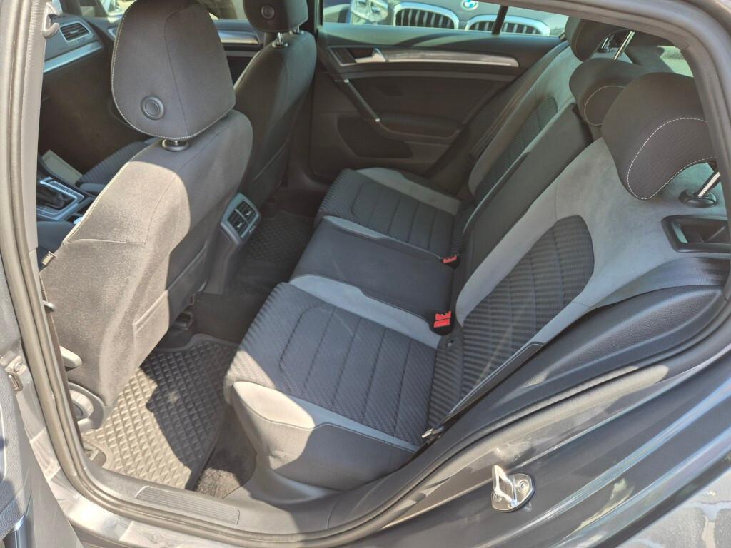 Volkswagen Golf R-LINE 7.5 2.0 TDI DSG 5p