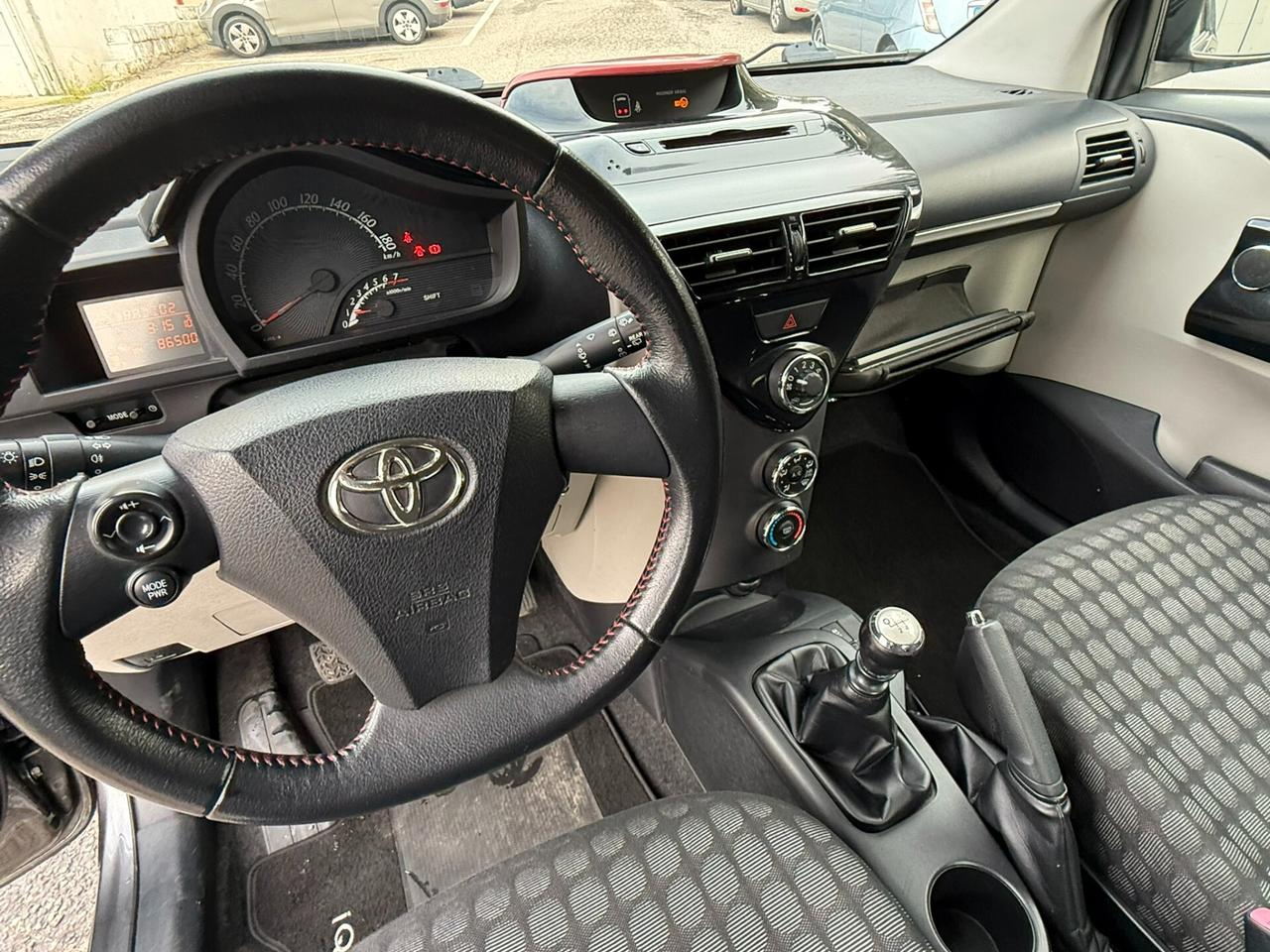 Toyota iQ 1.0 Lounge 4 Posti