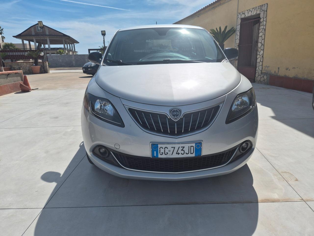 Lancia Ypsilon 1.0 FireFly 5 porte S&S Hybrid Ecochic Silver