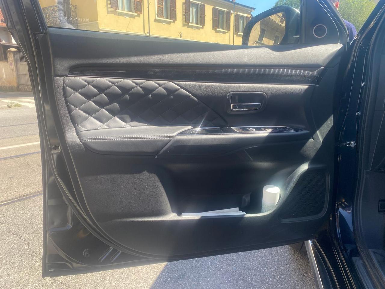 Mitsubishi Outlander 2.4 PHEV #50018