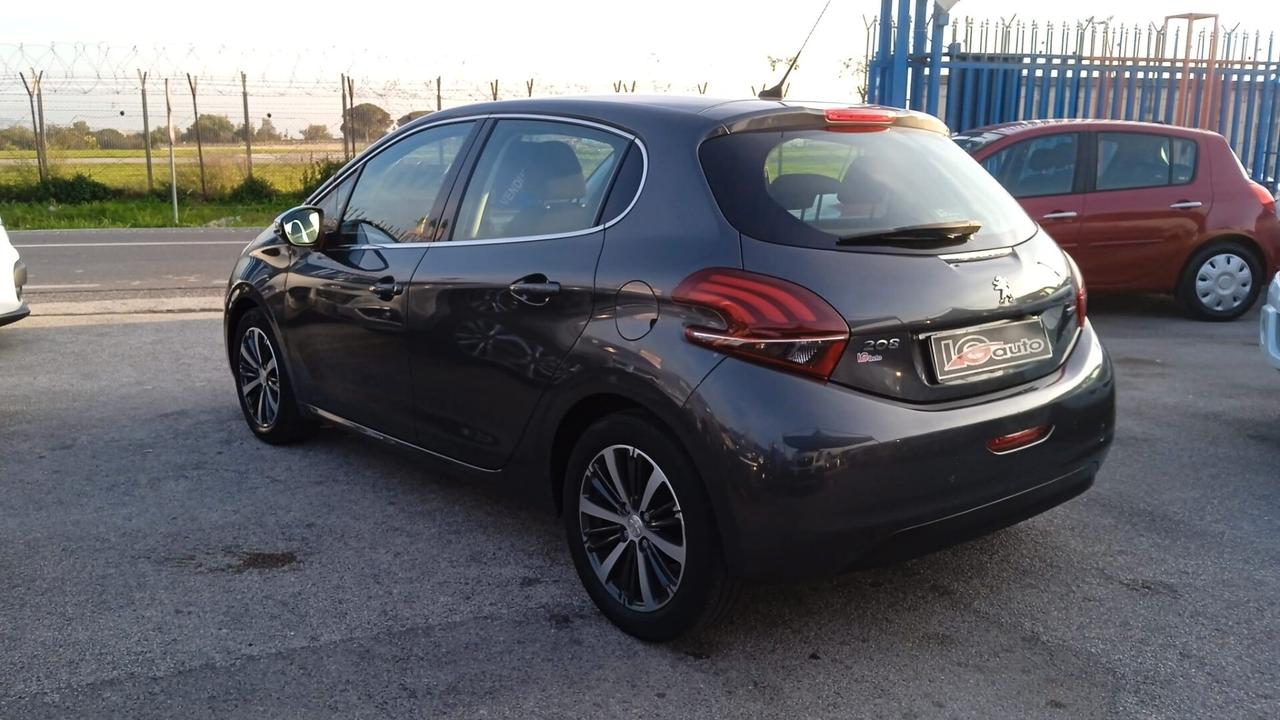 Peugeot 208 1.2 benzina neo patentati