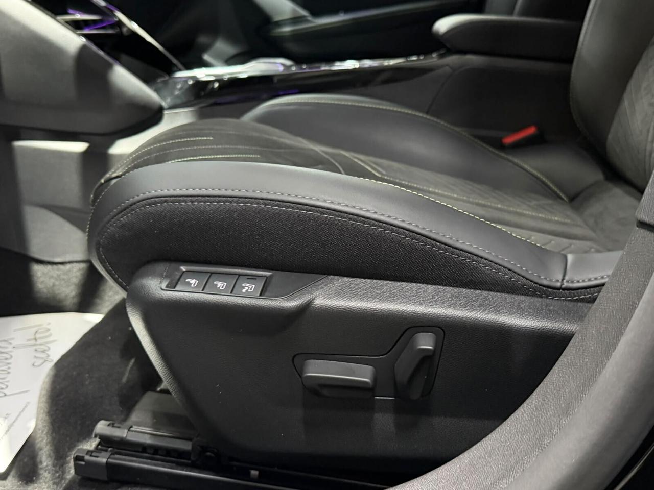 Peugeot 208 Hybrid 145 e-DCS6 GT LINE FULL BLACK